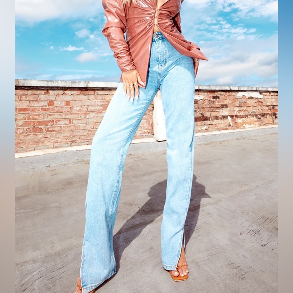 Pretty Little Thing Split Hem Jean Light Wash